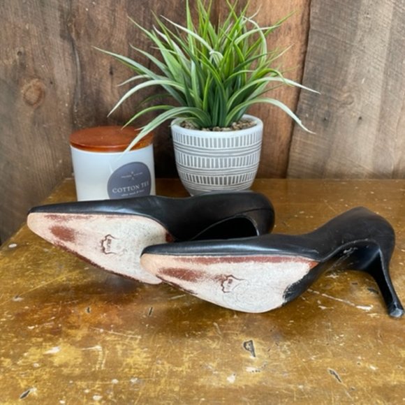 Stuart Weitzman Pewter Leather Pump - Size 6 1/2 - Picture 8 of 9